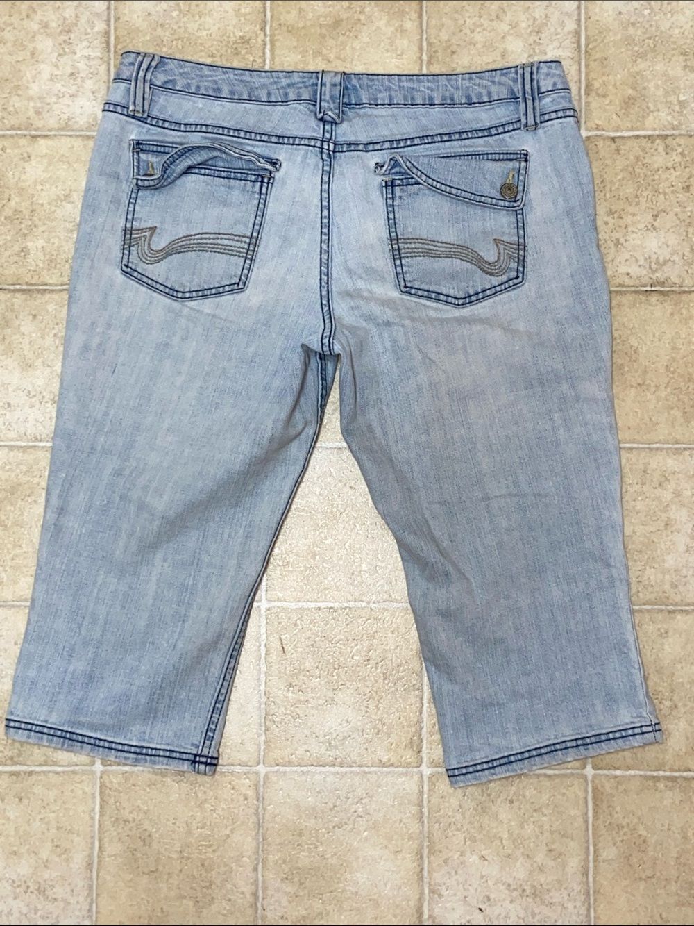 10/$50 NOBO No Boundaries Light Blue Cropped Denim Capris Size 17 Juniors
